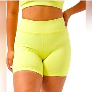 Outdoor Voice NWT Move Free 6” Short